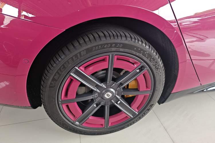 Used Xiaomi Auto SU7 2024 Four-Wheel Drive Ultra-Long Range Advanced Intelligent Driving Max Edition Right Rear Wheel Hub