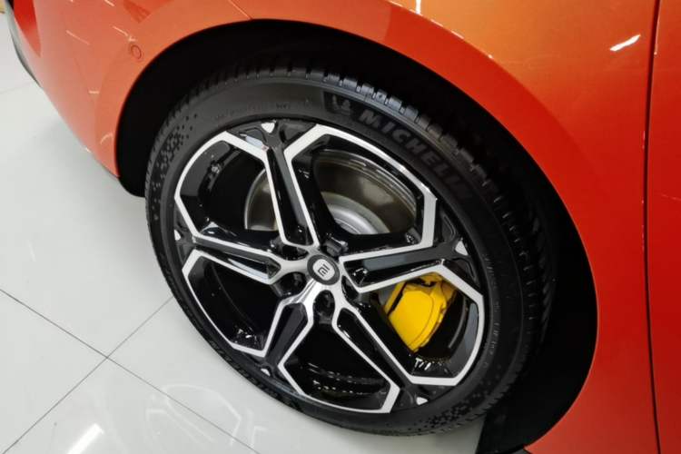 Used Xiaomi Auto SU7 2024 Rear-Drive Long-Range Intelligent Driving Version Right Rear Wheel Hub