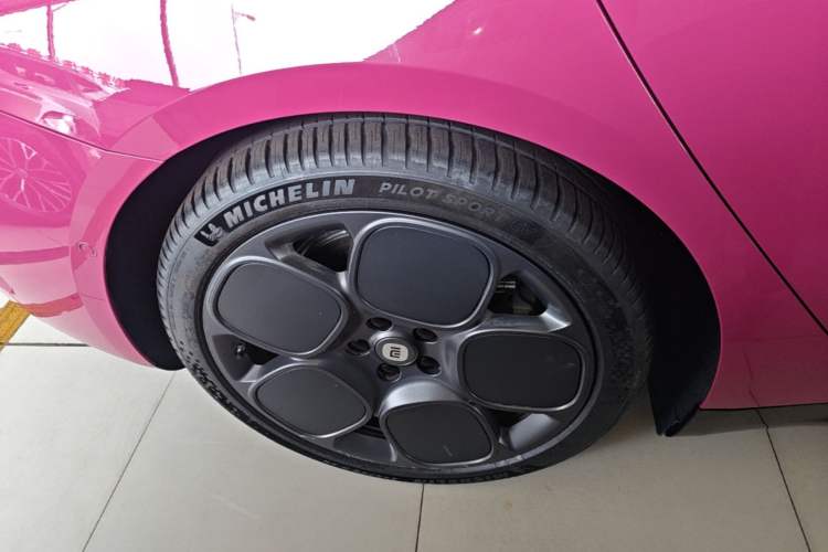 Used Xiaomi Auto SU7 2024 Rear-Drive Long-Range Intelligent Driving Version Right Rear Wheel Hub