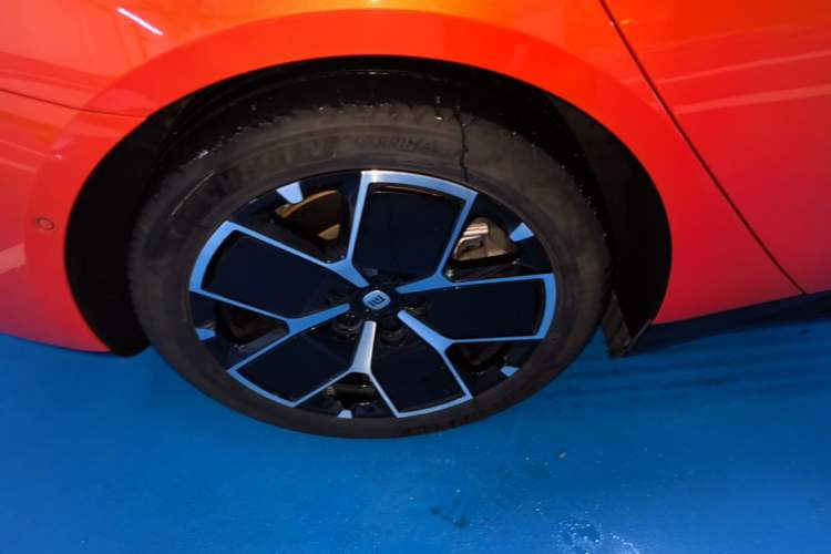Used Xiaomi Auto SU7 2024 Rear-Drive Ultra-Long Range Advanced Pro-Level Intelligent Driving Version Right Rear Wheel Hub