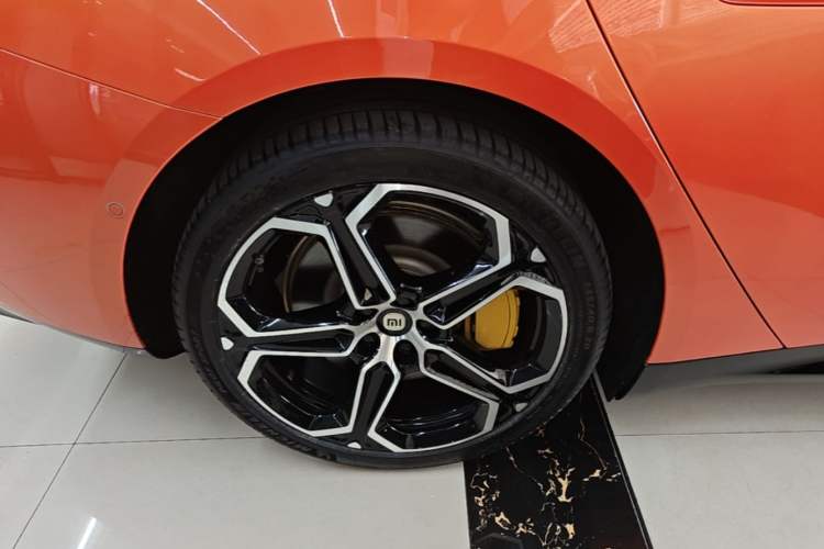 Used Xiaomi Auto SU7 2024 Rear-Drive Ultra-Long Range Advanced Pro-Level Intelligent Driving Version Right Rear Wheel Hub