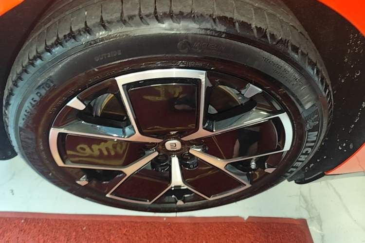 Used Xiaomi Auto SU7 2024 Rear-Drive Ultra-Long Range Advanced Pro-Level Intelligent Driving Version Right Rear Wheel Hub