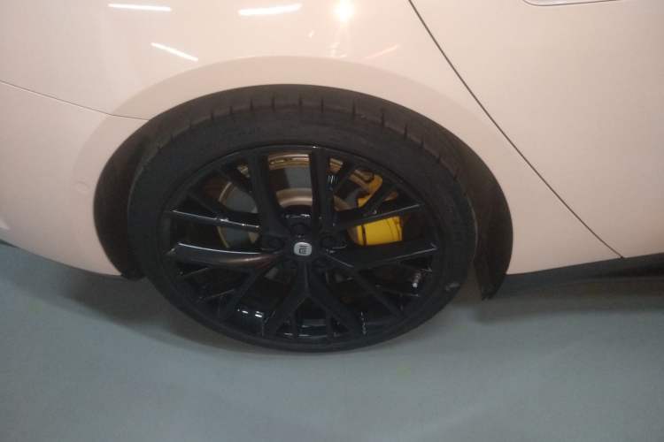 Used Xiaomi Auto SU7 2024 Four-Wheel Drive Ultra-Long Range Advanced Intelligent Driving Max Edition Right Rear Wheel Hub