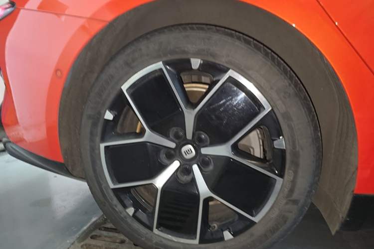Used Xiaomi Auto SU7 2024 Rear-Drive Ultra-Long Range Advanced Pro-Level Intelligent Driving Version Right Rear Wheel Hub