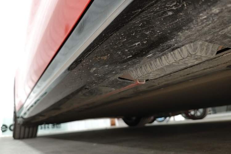 Used Xiaomi Auto SU7 2024 Four-Wheel Drive Ultra-Long Range Advanced Intelligent Driving Max Edition Right Side Sill