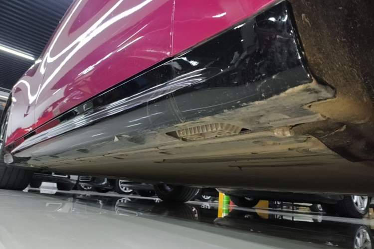 Used Xiaomi Auto SU7 2024 Four-Wheel Drive Ultra-Long Range Advanced Intelligent Driving Max Edition Right Side Sill