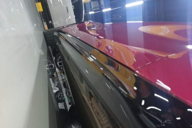 Used Xiaomi Auto SU7 2024 Four-Wheel Drive Ultra-Long Range Advanced Intelligent Driving Max Edition Right Side Sill