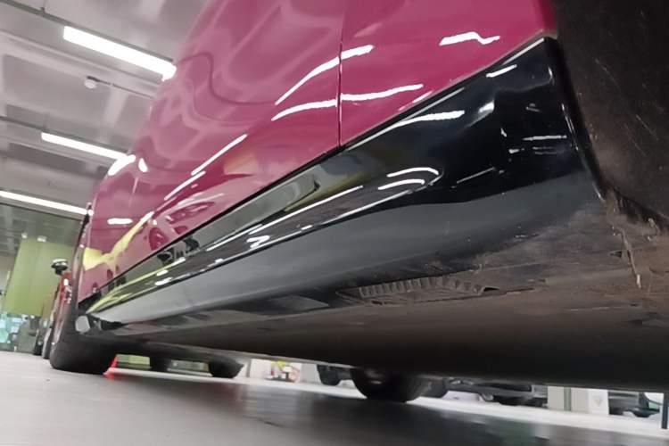 Used Xiaomi Auto SU7 2024 Four-Wheel Drive Ultra-Long Range Advanced Intelligent Driving Max Edition Right Side Sill