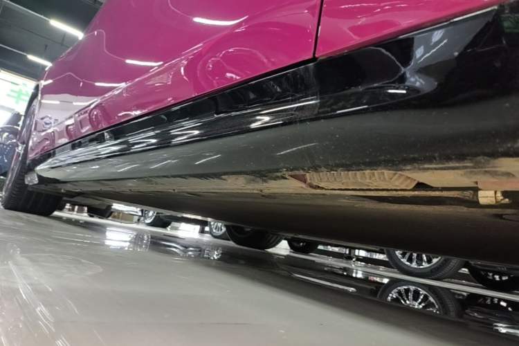 Used Xiaomi Auto SU7 2024 Four-Wheel Drive Ultra-Long Range Advanced Intelligent Driving Max Edition Right Side Sill