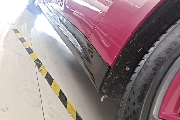 Used Xiaomi Auto SU7 2024 Four-Wheel Drive Ultra-Long Range Advanced Intelligent Driving Max Edition Right Side Sill