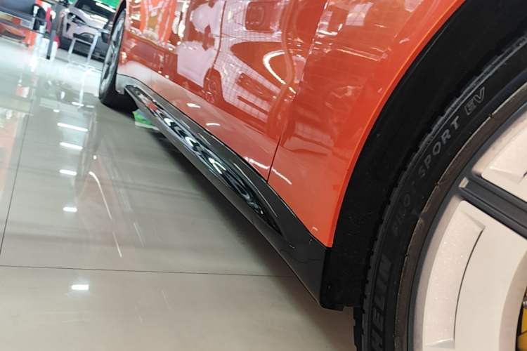 Used Xiaomi Auto SU7 2024 Four-Wheel Drive Ultra-Long Range Advanced Intelligent Driving Max Edition Right Side Sill