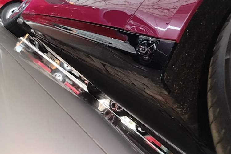 Used Xiaomi Auto SU7 2024 Rear-Drive Ultra-Long Range Advanced Pro-Level Intelligent Driving Version Right Side Sill