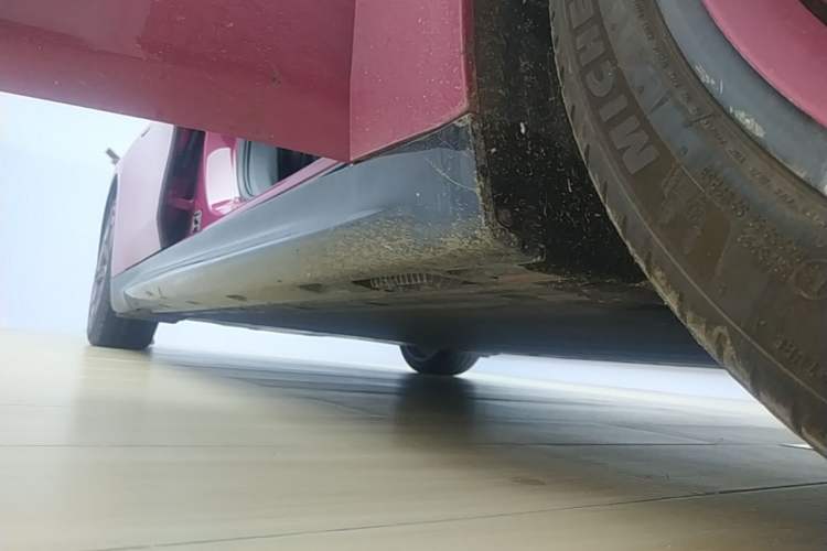 Used Xiaomi Auto SU7 2024 Rear-Drive Long-Range Intelligent Driving Version Right Side Sill