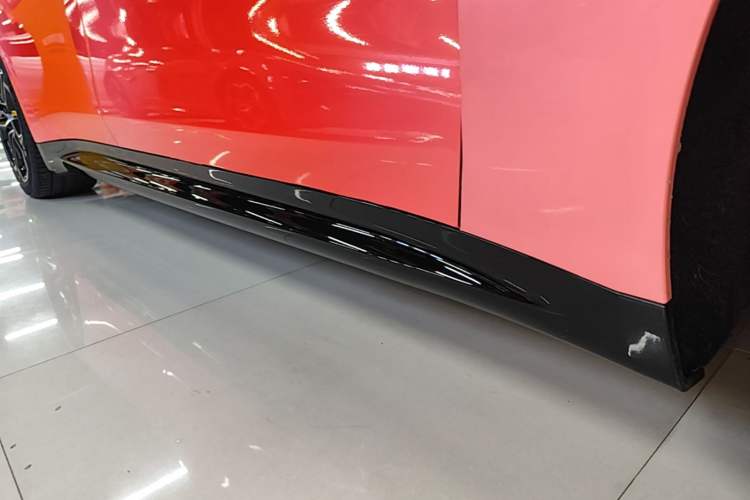 Used Xiaomi Auto SU7 2024 Four-Wheel Drive Ultra-Long Range Advanced Intelligent Driving Max Edition Right Side Sill