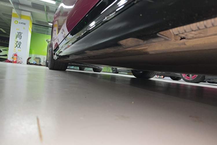 Used Xiaomi Auto SU7 2024 Four-Wheel Drive Ultra-Long Range Advanced Intelligent Driving Max Edition Right Side Sill