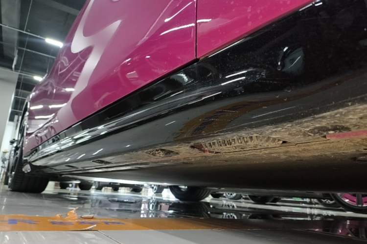 Used Xiaomi Auto SU7 2024 Four-Wheel Drive Ultra-Long Range Advanced Intelligent Driving Max Edition Right Side Sill