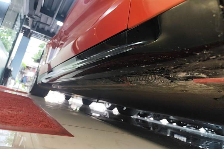 Used Xiaomi Auto SU7 2024 Rear-Drive Ultra-Long Range Advanced Pro-Level Intelligent Driving Version Right Side Sill