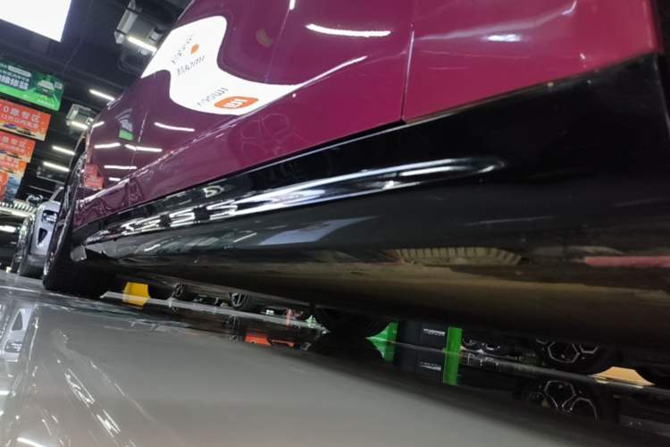 Used Xiaomi Auto SU7 2024 Four-Wheel Drive Ultra-Long Range Advanced Intelligent Driving Max Edition Right Side Sill