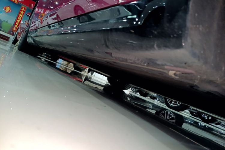 Used Xiaomi Auto SU7 2024 Four-Wheel Drive Ultra-Long Range Advanced Intelligent Driving Max Edition Right Side Sill