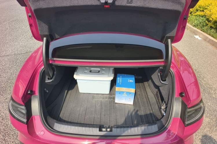 Used Xiaomi Auto SU7 2024 Rear-Drive Long-Range Intelligent Driving Version Trunk