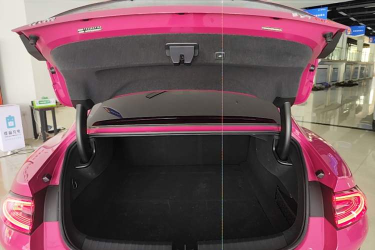 Used Xiaomi Auto SU7 2024 Four-Wheel Drive Ultra-Long Range Advanced Intelligent Driving Max Edition Trunk