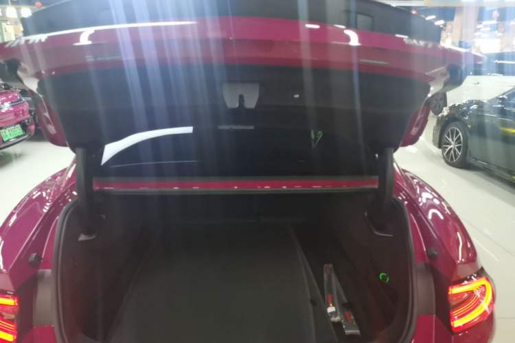 Used Xiaomi Auto SU7 2024 Four-Wheel Drive Ultra-Long Range Advanced Intelligent Driving Max Edition Trunk