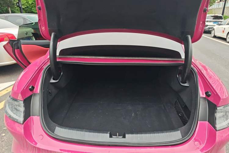 Used Xiaomi Auto SU7 2024 Four-Wheel Drive Ultra-Long Range Advanced Intelligent Driving Max Edition Trunk