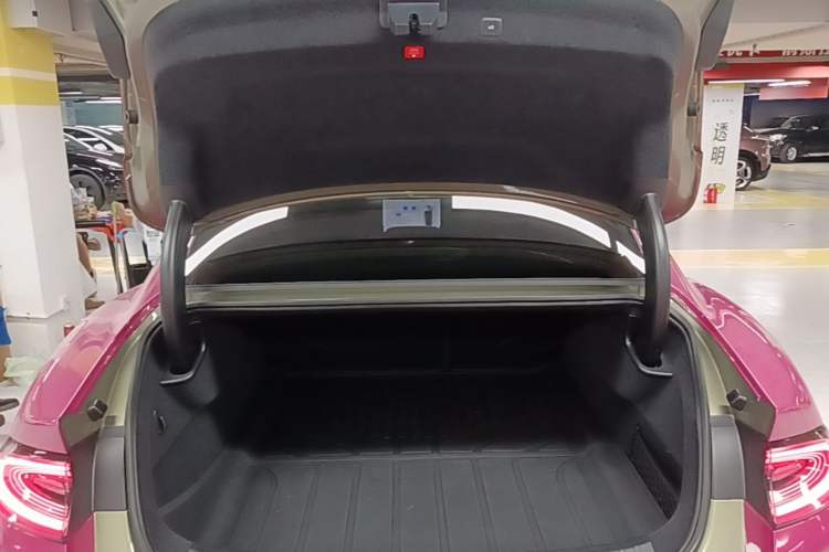 Used Xiaomi Auto SU7 2024 Four-Wheel Drive Ultra-Long Range Advanced Intelligent Driving Max Edition Trunk