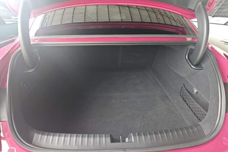 Used Xiaomi Auto SU7 2024 Four-Wheel Drive Ultra-Long Range Advanced Intelligent Driving Max Edition Trunk