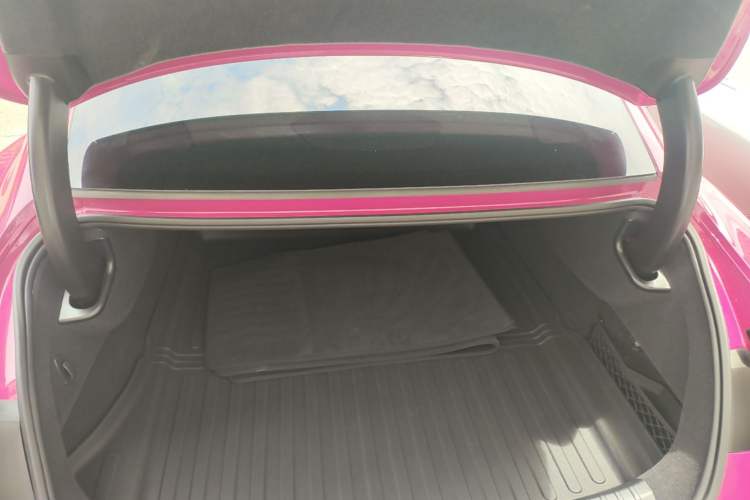 Used Xiaomi Auto SU7 2024 Four-Wheel Drive Ultra-Long Range Advanced Intelligent Driving Max Edition Trunk