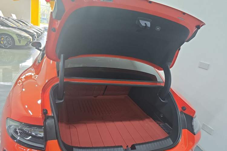 Used Xiaomi Auto SU7 2024 Four-Wheel Drive Ultra-Long Range Advanced Intelligent Driving Max Edition Trunk