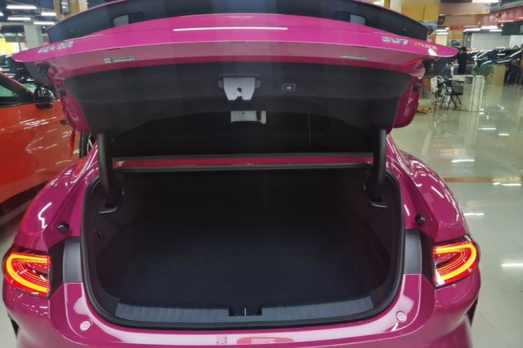 Used Xiaomi Auto SU7 2024 Four-Wheel Drive Ultra-Long Range Advanced Intelligent Driving Max Edition Trunk