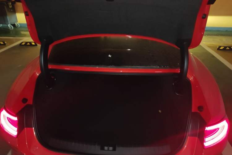 Used Xiaomi Auto SU7 2024 Four-Wheel Drive Ultra-Long Range Advanced Intelligent Driving Max Edition Trunk
