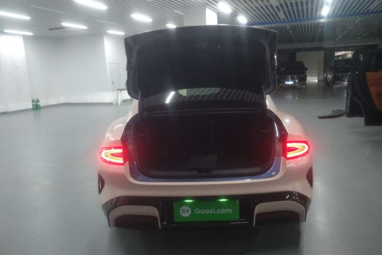 Used Xiaomi Auto SU7 2024 Four-Wheel Drive Ultra-Long Range Advanced Intelligent Driving Max Edition Trunk
