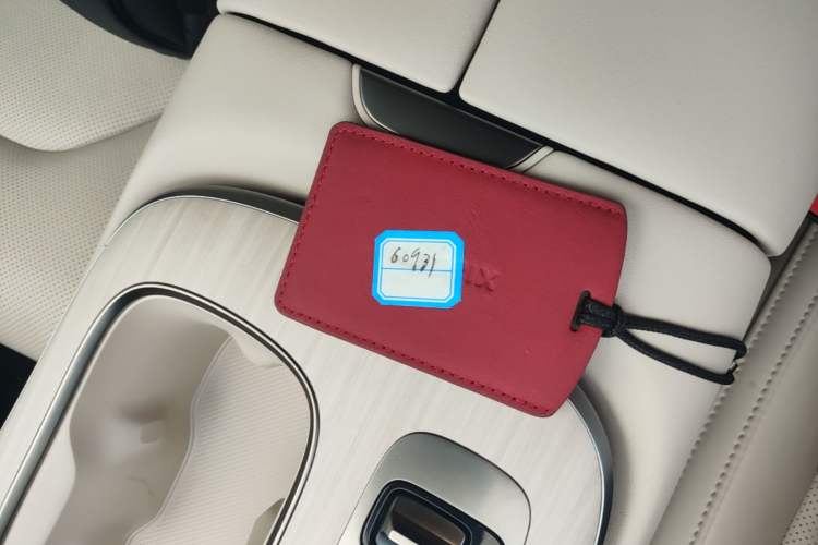 Used Xiaomi Auto SU7 2024 Four-Wheel Drive Ultra-Long Range Advanced Intelligent Driving Max Edition Vehicle Key