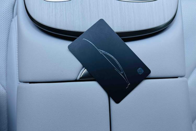 Used Xiaomi Auto SU7 2024 Four-Wheel Drive Ultra-Long Range Advanced Intelligent Driving Max Edition Vehicle Key