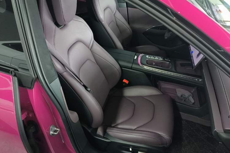 Used Xiaomi Auto SU7 2024 Four-Wheel Drive Ultra-Long Range Advanced Intelligent Driving Max Edition Right Front Seat