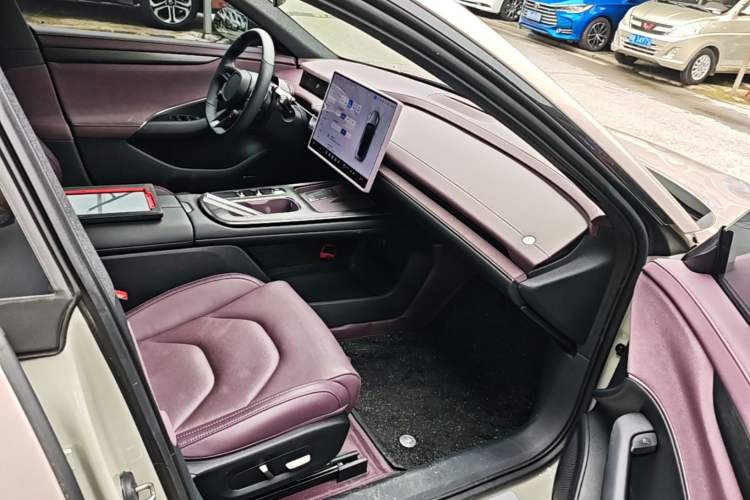 Used Xiaomi Auto SU7 2024 Rear-Drive Long-Range Intelligent Driving Version Right Front Seat