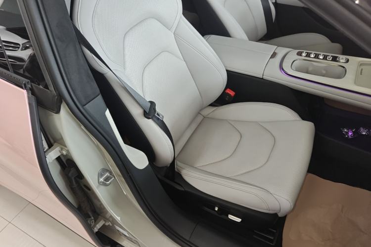 Used Xiaomi Auto SU7 2024 Four-Wheel Drive Ultra-Long Range Advanced Intelligent Driving Max Edition Right Front Seat