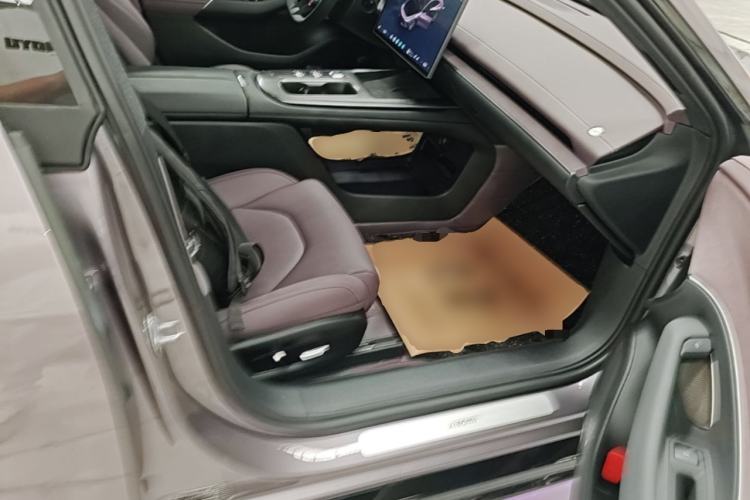 Used Xiaomi Auto SU7 2024 Rear-Drive Long-Range Intelligent Driving Version Right Front Seat
