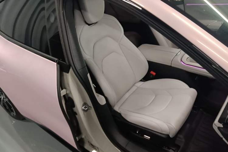 Used Xiaomi Auto SU7 2024 Rear-Drive Long-Range Intelligent Driving Version Right Front Seat
