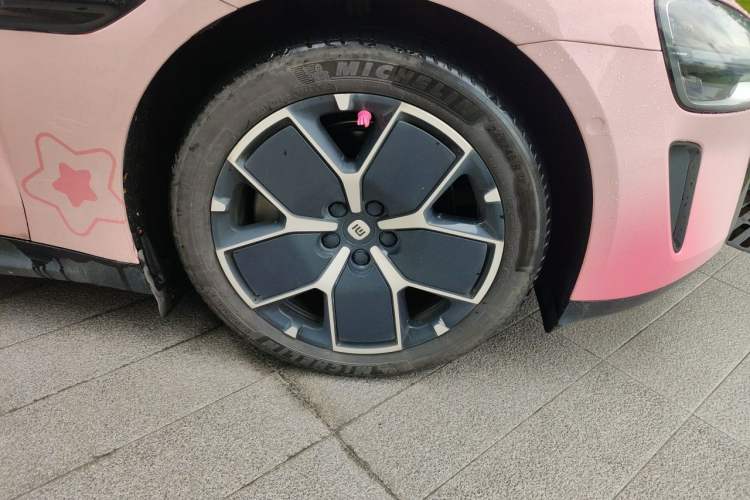 Used Xiaomi Auto SU7 2024 Rear-Drive Long-Range Intelligent Driving Version Right Front Wheel Hub