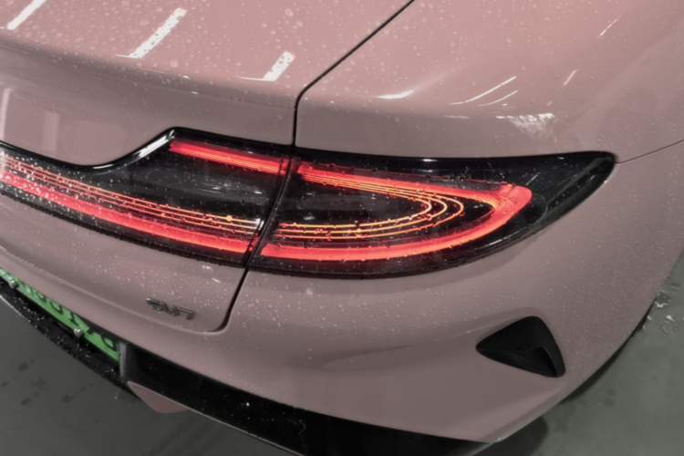 Used Xiaomi Auto SU7 2024 Rear-Drive Long-Range Intelligent Driving Version Right Rear Taillight