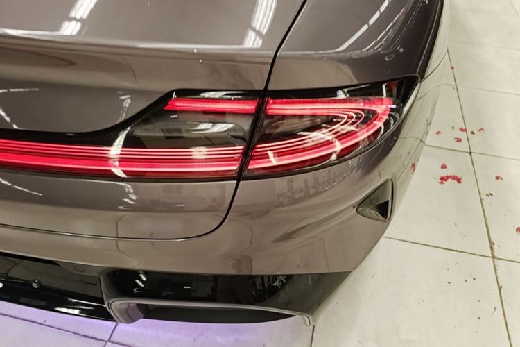 Used Xiaomi Auto SU7 2024 Rear-Drive Long-Range Intelligent Driving Version Right Rear Taillight
