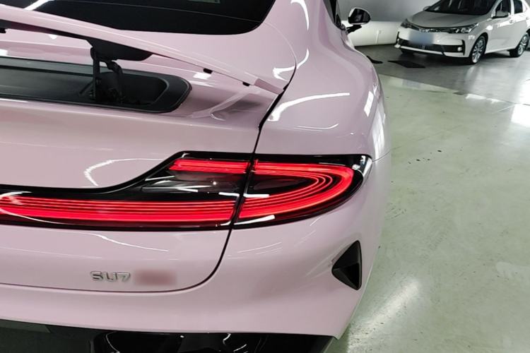 Used Xiaomi Auto SU7 2024 Four-Wheel Drive Ultra-Long Range Advanced Intelligent Driving Max Edition Right Rear Taillight
