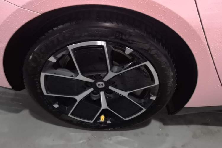 Used Xiaomi Auto SU7 2024 Rear-Drive Long-Range Intelligent Driving Version Right Rear Wheel Hub