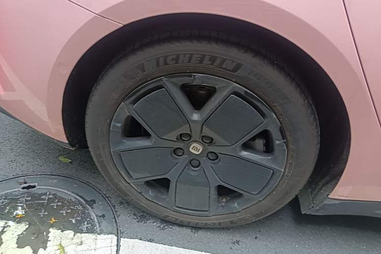 Used Xiaomi Auto SU7 2024 Rear-Drive Ultra-Long Range Advanced Pro-Level Intelligent Driving Version Right Rear Wheel Hub