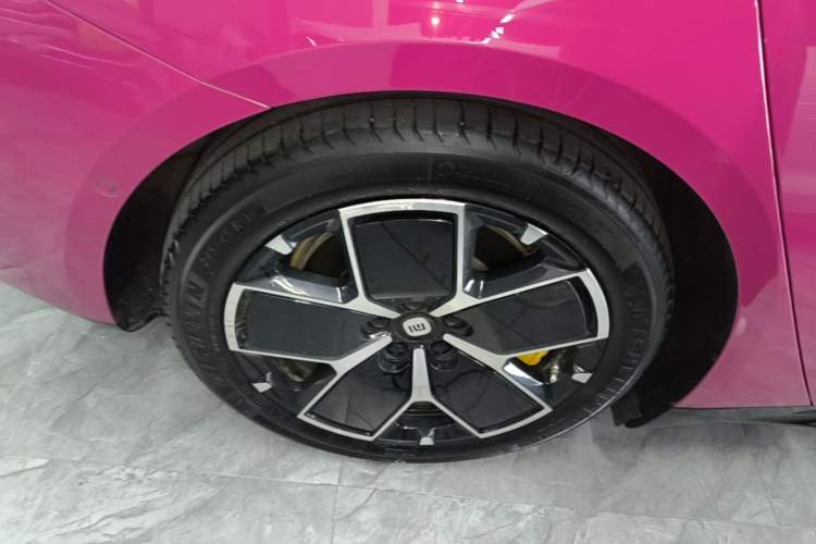 Used Xiaomi Auto SU7 2024 Four-Wheel Drive Ultra-Long Range Advanced Intelligent Driving Max Edition Right Rear Wheel Hub