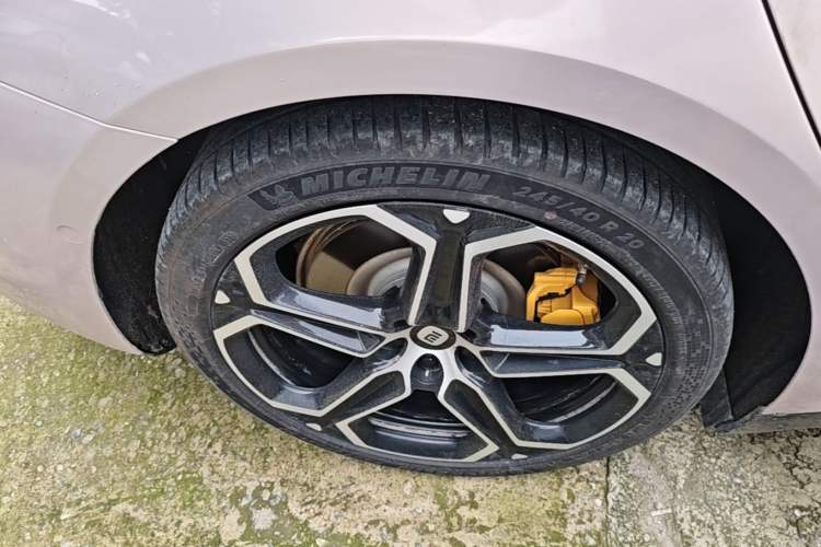 Used Xiaomi Auto SU7 2024 Rear-Drive Long-Range Intelligent Driving Version Right Rear Wheel Hub