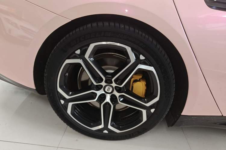 Used Xiaomi Auto SU7 2024 Four-Wheel Drive Ultra-Long Range Advanced Intelligent Driving Max Edition Right Rear Wheel Hub
